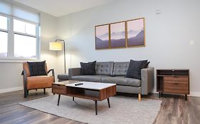 Luxury Apartment With Gym, Steps From Commuter Rail #4011